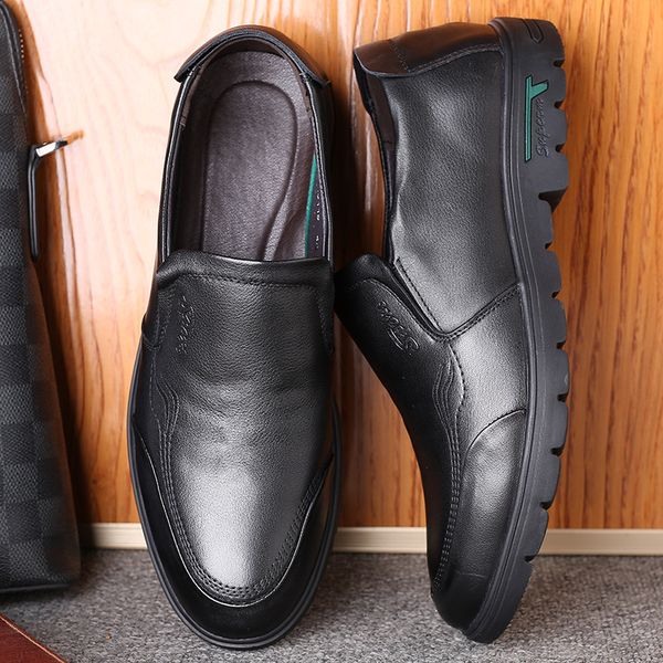 

2020 новая мужская обувь верхний слой коровьей бизнес повседневный кожа обувь мужская из натуральной кожи слип на круглый голова среднего во, Black