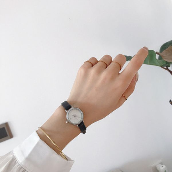 

retro minimalism ladies wrist watches small and exquisite women quartz watch simple woman dress watch with leather band, Slivery;brown