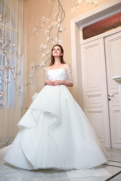 

линия свадебные платья sheer с плеча кружева аппликация платье де novia с луком скользящим шлейфом свадебные платья мантия, White