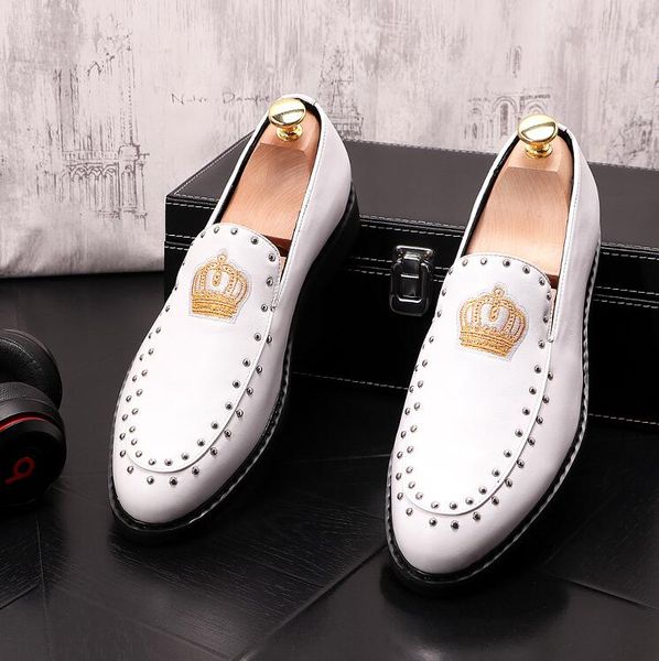 Dandelion Novo pico plano de couro shinestone moda masculina vestido de sapatos de dedo de diamante casual tamanhos 38 8188 diamd