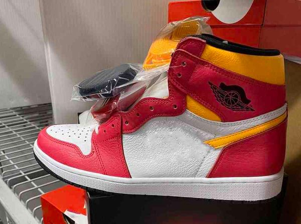 

2022 release authentic 1 high og shoes light fusion red white-laser orange-black men women athletic sports sneakers 555088-603 with original