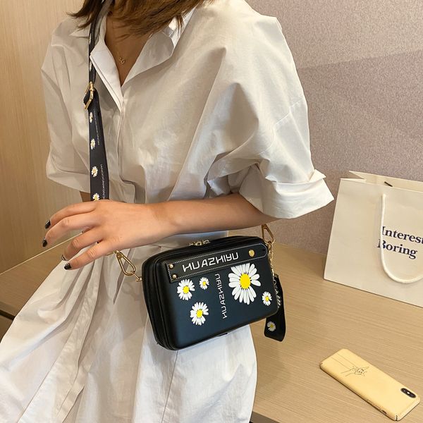 

rossbody bag versatile daisy flower pattern suitable for travel famous inclined shoulder selling fashion square bag, Silver