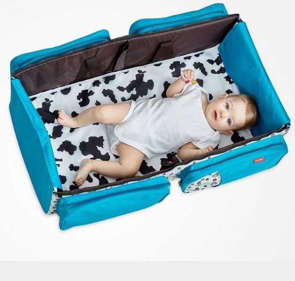 

imsonite's new multi-functional folding crib with mosquito net has a large cross-body mother bag for mother-baby outing1