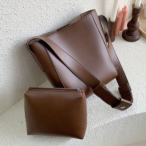 

high capacity solid color pu leather crossbody bags for women 2020 bucket bags lady handbags with wide belt travel handbags c1008