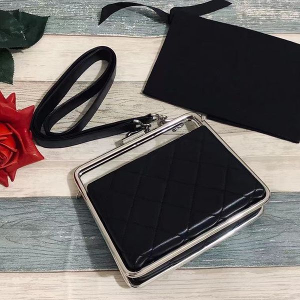 

2020 new metal frame dinner bag metal handle design is very retro graceful bag 173200 imported lamb skin feels soft hardware texture bags