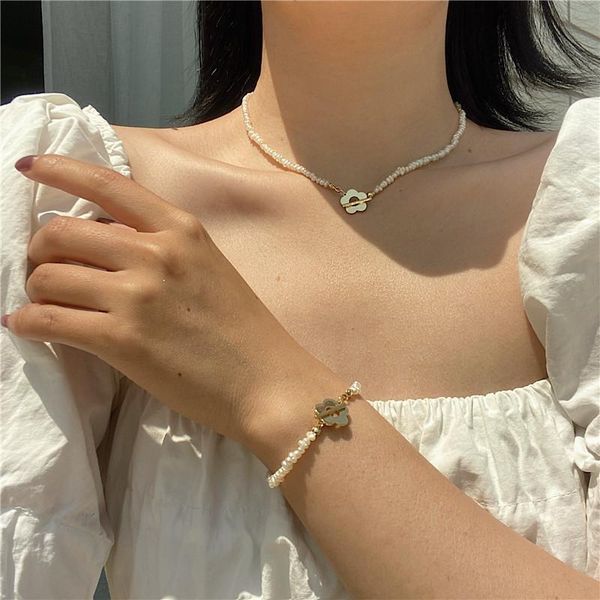 

aomu французской ниши нового дизайна рисового зерно форма pearl choker шарм малых сладкий цветок ключица цепь для женщин девушек ювелирных и, Silver