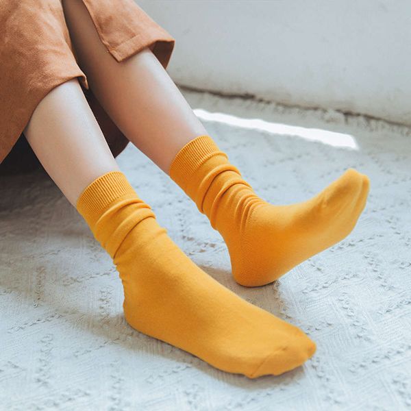 

2021tea new pile women's solid color basic middle tube cotton socks, Black