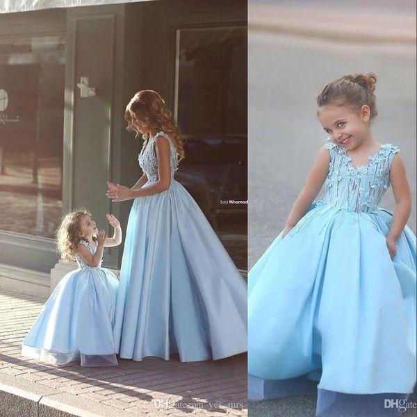 

2020 lovely puffy flower girls dresses for weddings illusion lace 3d appliques sleeveless mother and daughter dresses girl pageant gowns, White;blue