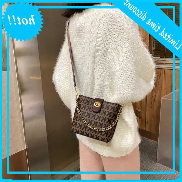 

autumn and winter small women 2020 new fashion versatile wide strap single shoulder messenger net red bucket bag