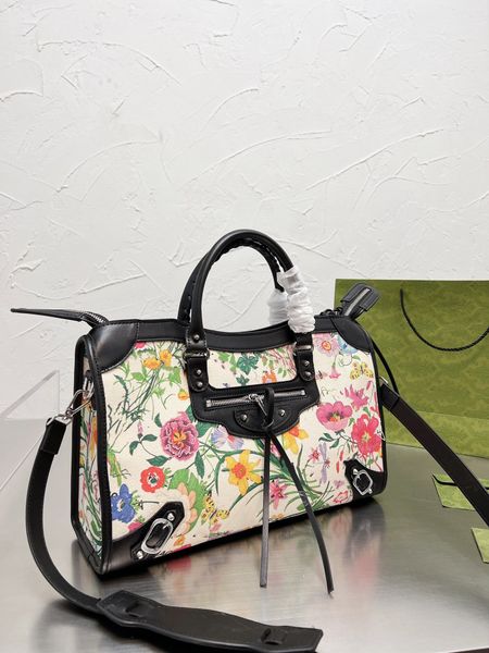 

2022 designer one shoulder handbag women's messenger bag decor series