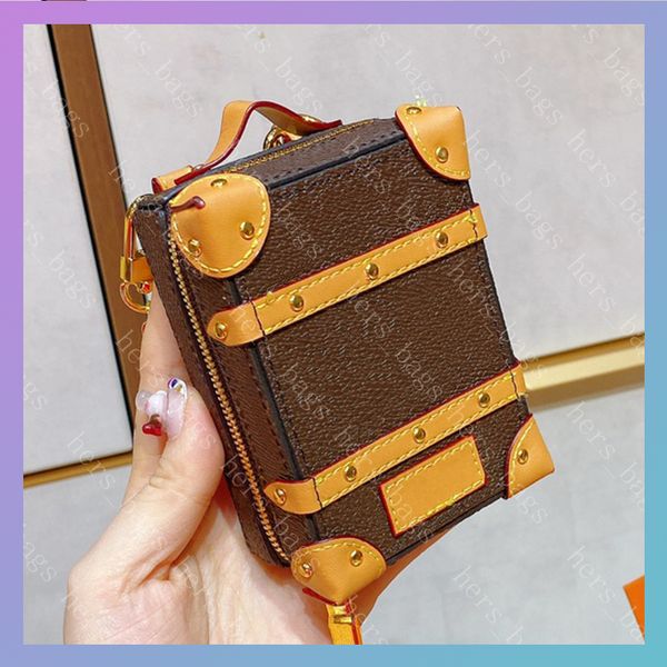 

women luxurys designers bags 2020 mens wallet men credit card holder coin purse key pouch wallets with flower trunk shape with box street, Red;black