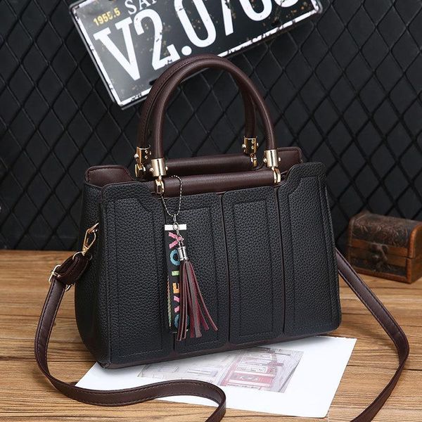 

2020 new fashion ladies handbag korean version of the large-capacity solid color ladies shoulder messenger bag