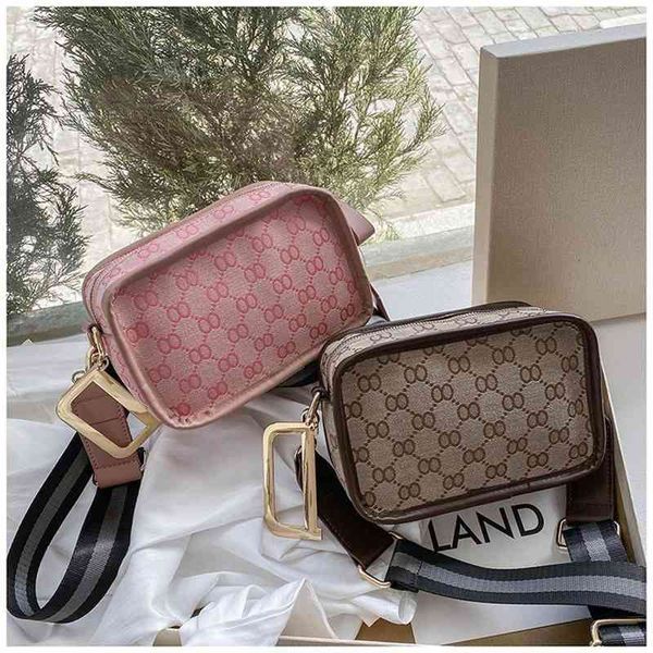 

2022 factory wholesale handbag simple personality single summer wide shoulder belt small mobile phone women's bag