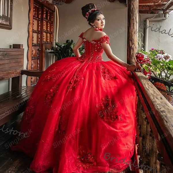 Glitter Bling Kırmızı Quinceanera Elbiseler 2021 Zarif Kapalı Omuz Balo 3D Florals Balo Elbise Lace Up Boncuklu Masquerade Tatlı 15 Elbise