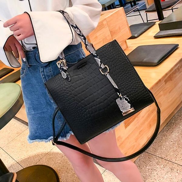 

handbag women fashion outdoor solid color large capacity leather handbag exquisite girls elegant shoulder bag fashion new
