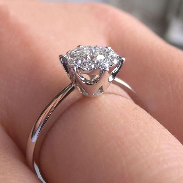 

Luxurys Designers Fashion Jz047 daisy flower head diamond ring female C imitation diamond ring 25 points plated 18K White Gold Wedding Ring, Silver