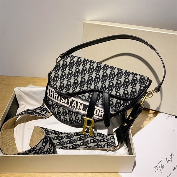 

factory store shop this year's popular bag new fashion saddle women's messenger versatile ins semi-circular pukp