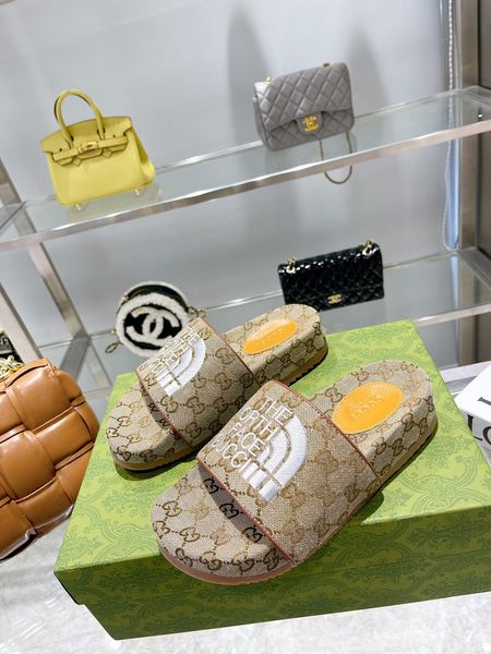 

2022 paris womens slippers scuffs summer sandals beach slide slippers girls flip flops loafers beautiful embroidered -b054, Black