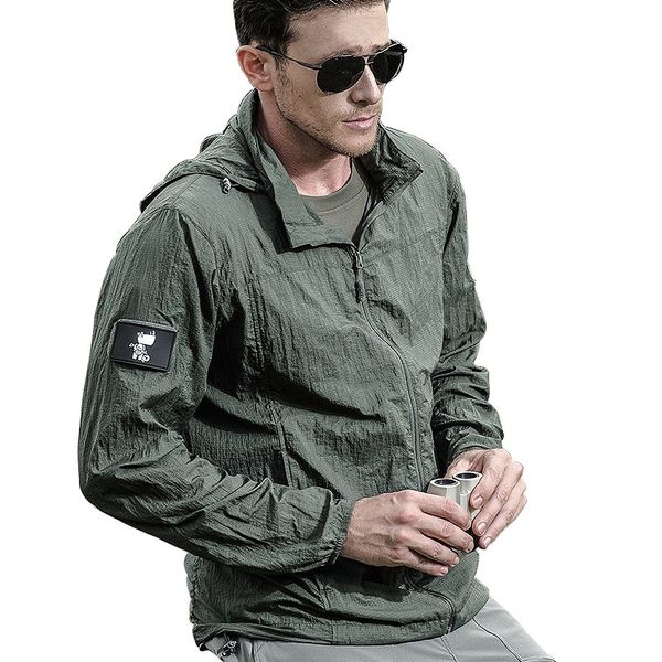 Giacca tattica impermeabile leggera da uomo estiva traspirante con cappuccio sottile impermeabile militare giacca a vento portatile militare giacche in pelle LJ201013