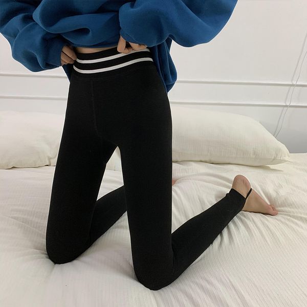 

women's wear high waisted with plush in autumn elastic leggings outside and skinny pants on the inside