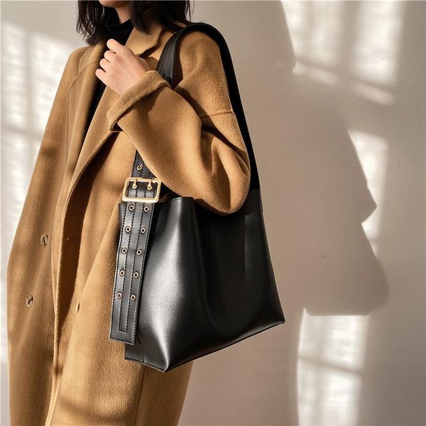 

bag women's 2021 new online celebrity fashion rivet wide shoulder strap tote messenger bag retro atmosphere