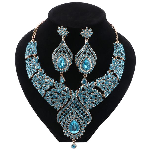 Nuovo set di orecchini di collana di cristallo trasparente da sposa di lusso Set di gioielli da sposa con fiori grandi per accessori da ballo per feste da donna