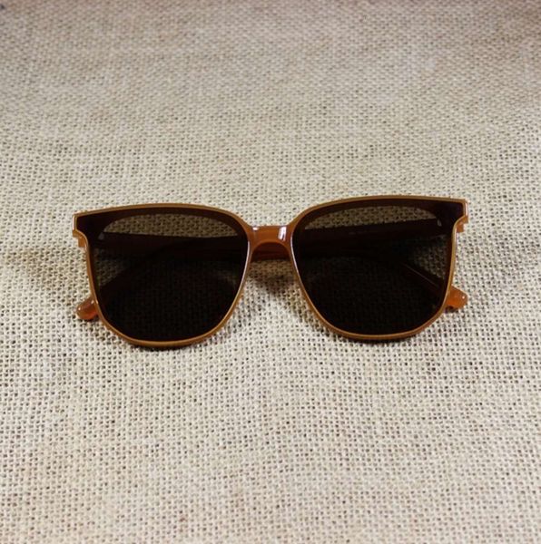 

sunglasses fashionable new for men tr90 and women, White;black