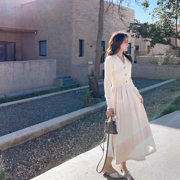 

slim vintage a-line long dress women 2021 new autumn and winter knitted solid v-neck long-sleeve high-waist dress hot, Black;gray