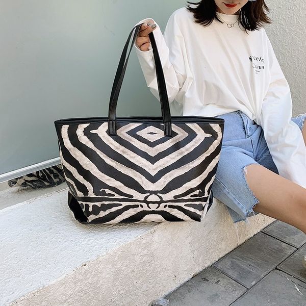 

spotted horse print shoulder bagshopping shopping bagfashion brand large capacity chaotuote bucket bag portable one shoulder bag mommy bags