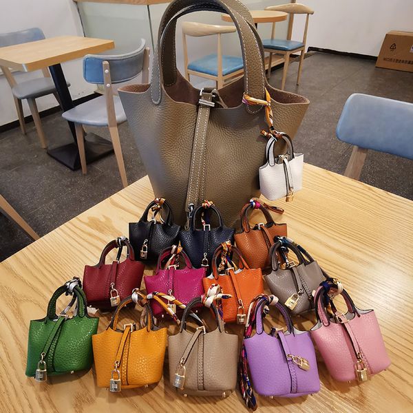 Mini Handbags Airpods Case Moeda Bolsa Acessórios Bolsa Para Lady Decorações Lembrança Presente Presente Protetor de Protetor Crianças Bolsa Keyring Keyring Picotin Bloqueio Modelo