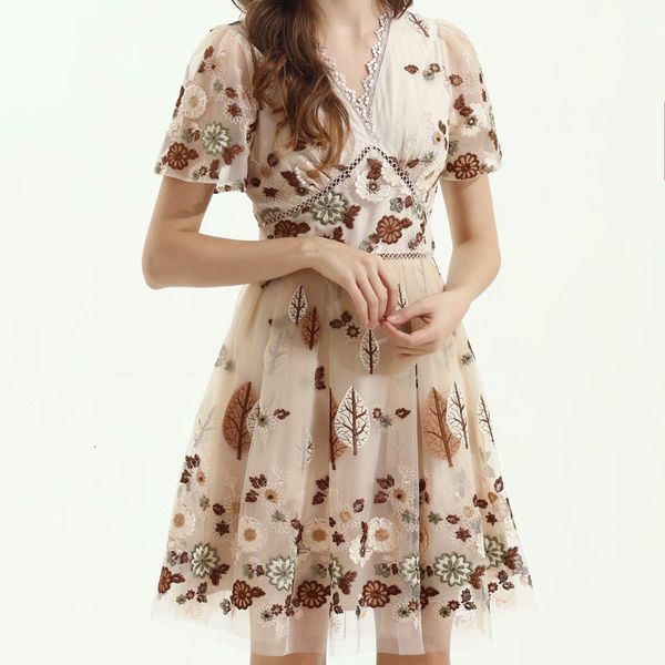 

spring 2021 new retro embroidered flowers cleavage v thin temper short sleeve tulle up by women clothes p3b1, Black;gray