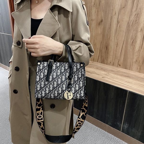 

idfpt bag women's 2020 new fashion net zgqgr wide versatilelarge capacity single oblique cross bag strap shoulder strap red style shoul