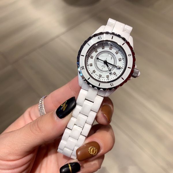 

2022 luxury designer 33mm 38mm automatic ceramic watch j men's women's fashion diamond pointer digital calendar quartz wristwatche, Slivery;brown