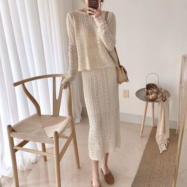 

2021 new feminine hollow out knitting sweater two sets of fine solid fitting neck-neck jumpers long skirts mid-autumn bc71, Gray