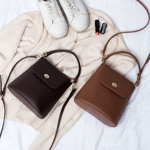 

2020 new women's mori lock leisure simple one shoulder hand small packet lock small crossbite handbag mini bucket bag 2sewb