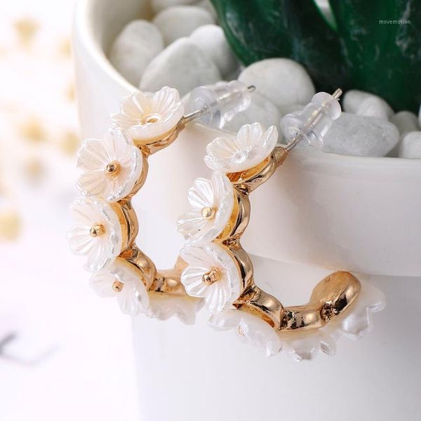 

2021 temperament creative exquisite pearl petal heart-shaped retro stud earrings korean geometric simple trend jewelry1, Golden;silver