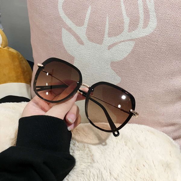 

reducing versatile new round women's age sunglasses fashion personality anti ultraviolet long face glasses women's net red sunglas, White;black
