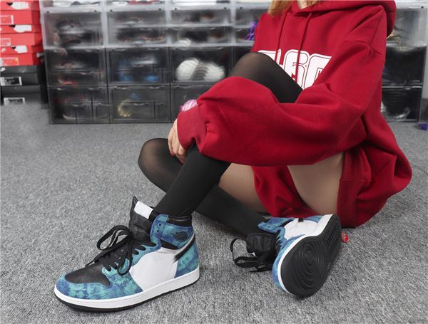 

баскетбольные туфли онлайн jumpman 1 ретро high tie dye cd0461-100 белая черная черная аврора зеленые корзины à plateforme mens womans дизай