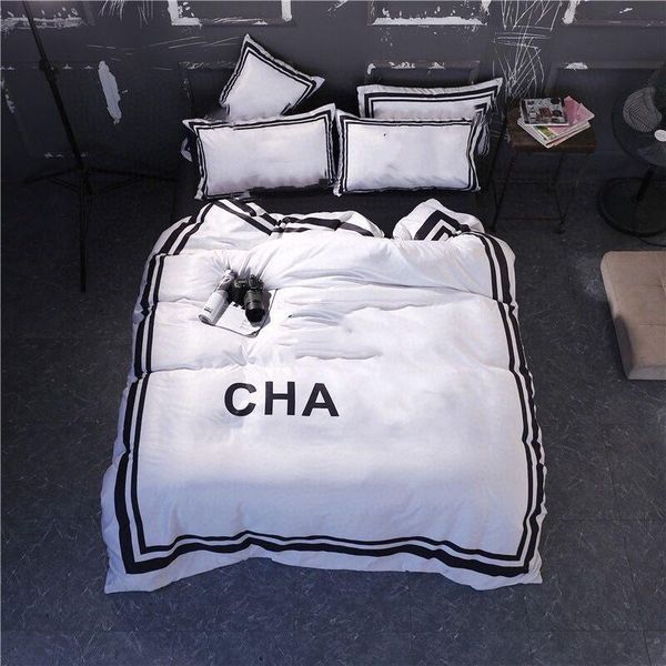 

fashion black white designer bedding set duvet cover set letter print comforter cover  size bed sheet duvet cover pillow cases