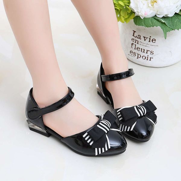 

spring and summer 2020 new girls' fashion bow children's single baotou half sandals versatile princs sho, Black;red