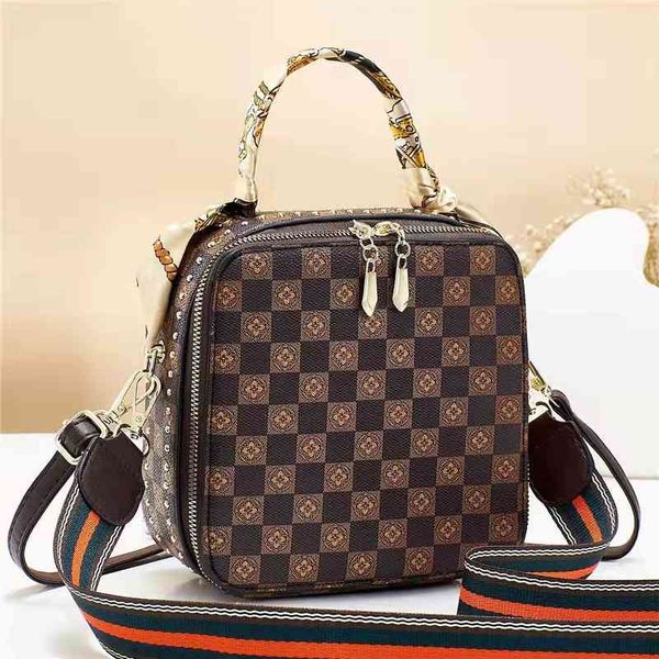 

2022 factory wholesale new autumn and winter high sense versatile foreign style large capacity women's shoulder fashion messenger bag