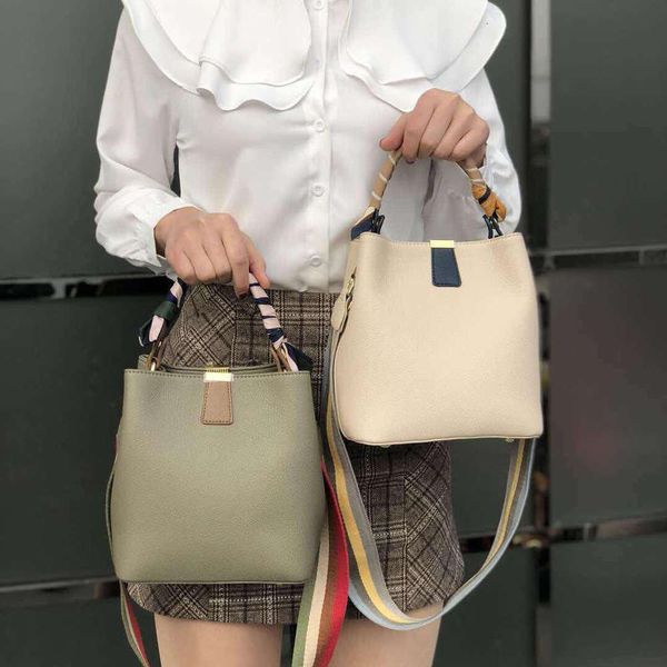 

women's 2021 new leather fashion messenger bag