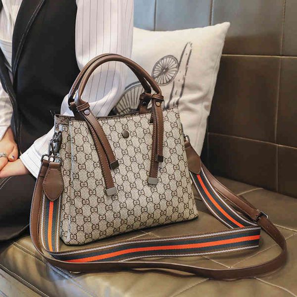 

2022 factory wholesale handbag fashion bag large capacity bucket women's mother single shoulder armpit bag middle-aged flower girl