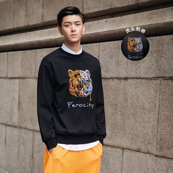 

trendy men's 2020 new street fashion brand sweater in guochao loose plush tiger head embroidered couple's coat, Black