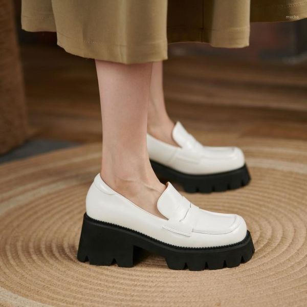 Scarpe eleganti 2022 Autunno in pelle verniciata bianca Décolleté con plateau Slip superficiale su tacchi a spillo con fondo spesso Creepers britannici Zapatos Femme