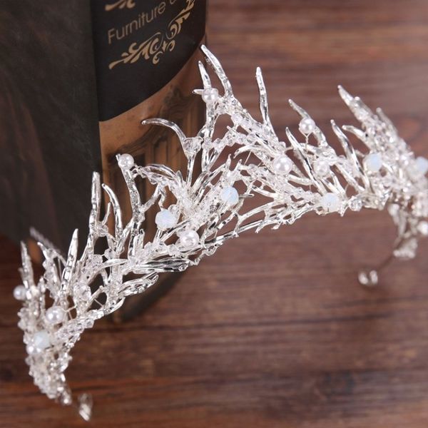 

queen's head decorated with black crown, Silver