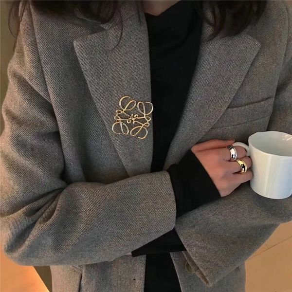 

geometric hollow brooch suit women's high-grade atmospheric tide personality mesh red coat sweater decorative accessories corset 201009, Gray