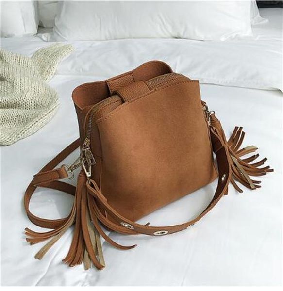 

designer scrub women bucket bag vintage tassel messenger bag designer retro shoulder bag simple crossbody bags tote bags