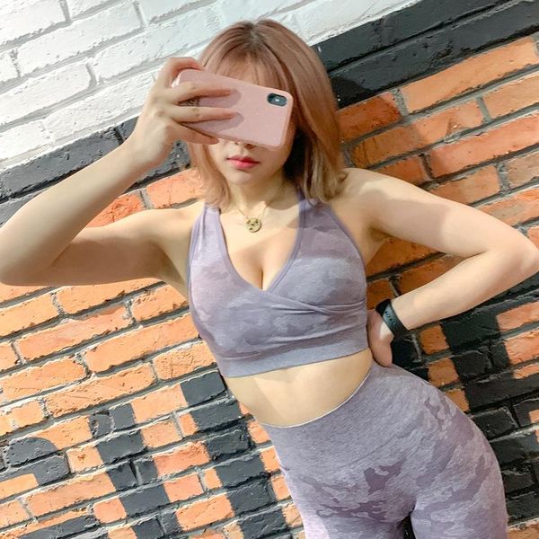 

женщины camo йога бюстгальтер камуфляж mujer бесшовные v шеи дышащий push up bra женский cross назад запуск тренировки костюм гимнастика йог