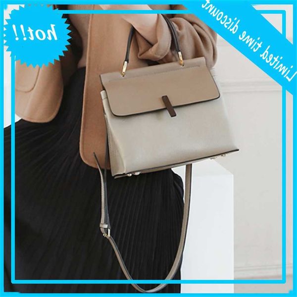 

2020 women's autumn and winter simple single shoulder straddle fashion versatile portable soft leather messenger bag